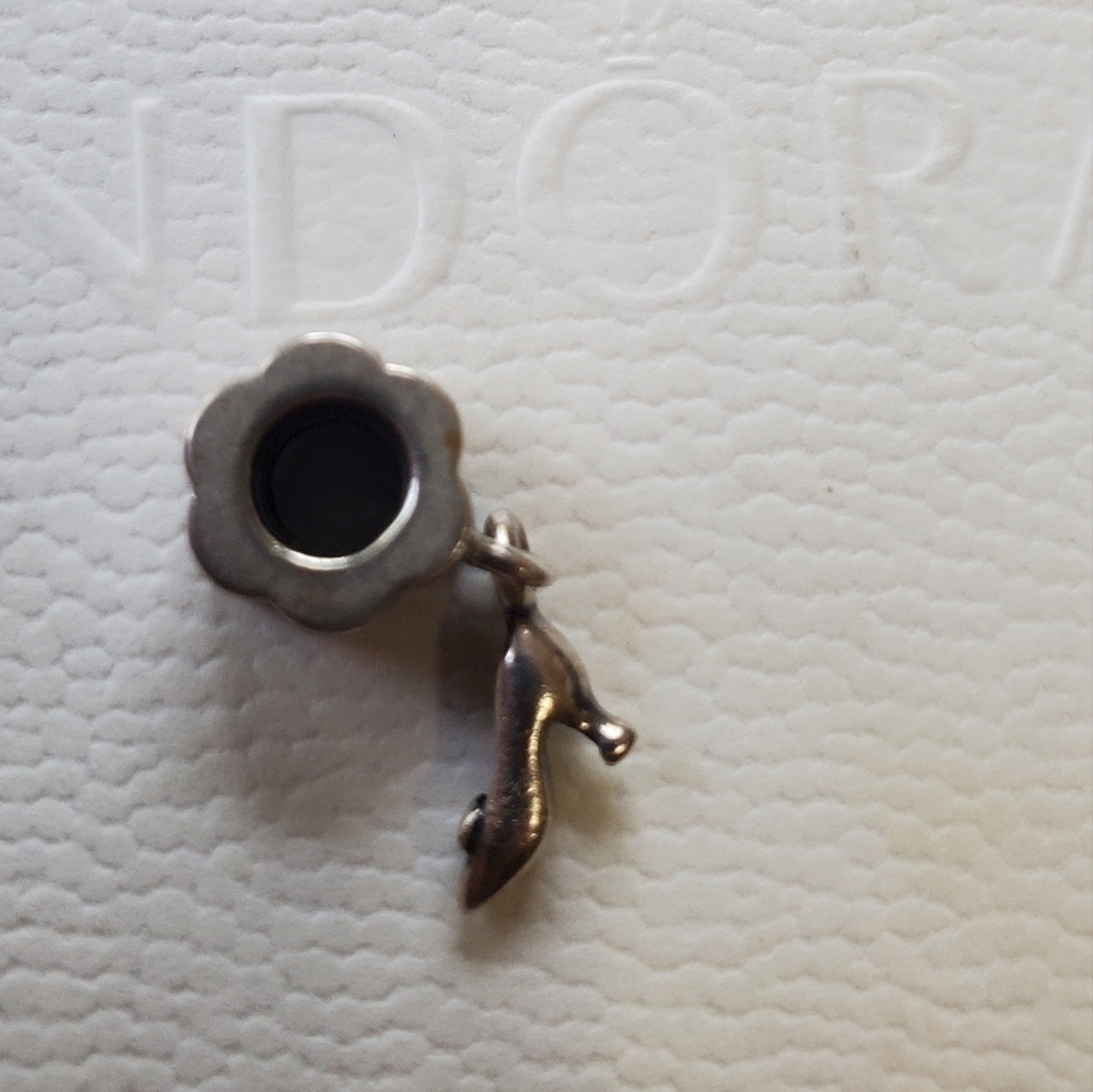 Authentic Pandora Stiletto Shoe retired charm - Picture 8 of 8